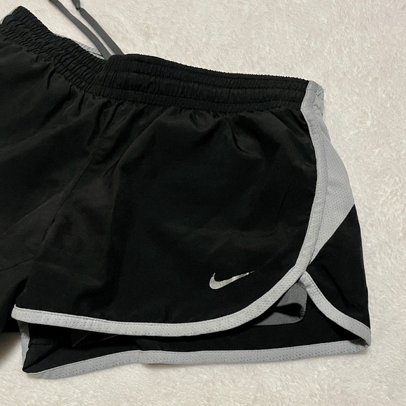 Nike athletic shorts with shorts attached - Picture 5 of 8